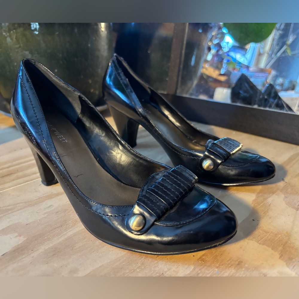 Nine West heeled black leather loafer shoes with brass buttons